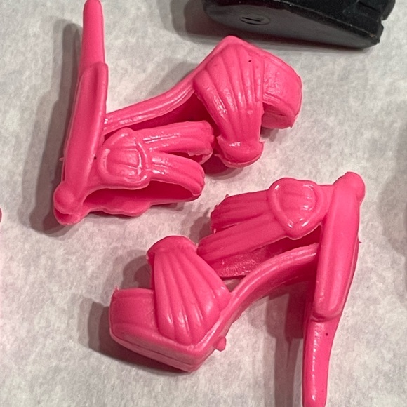 9 fancy Barbie & fashion doll heels & slippers excellent condition - Picture 3 of 10